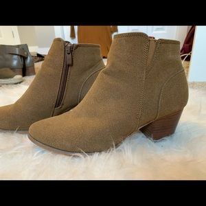 Heeled boots